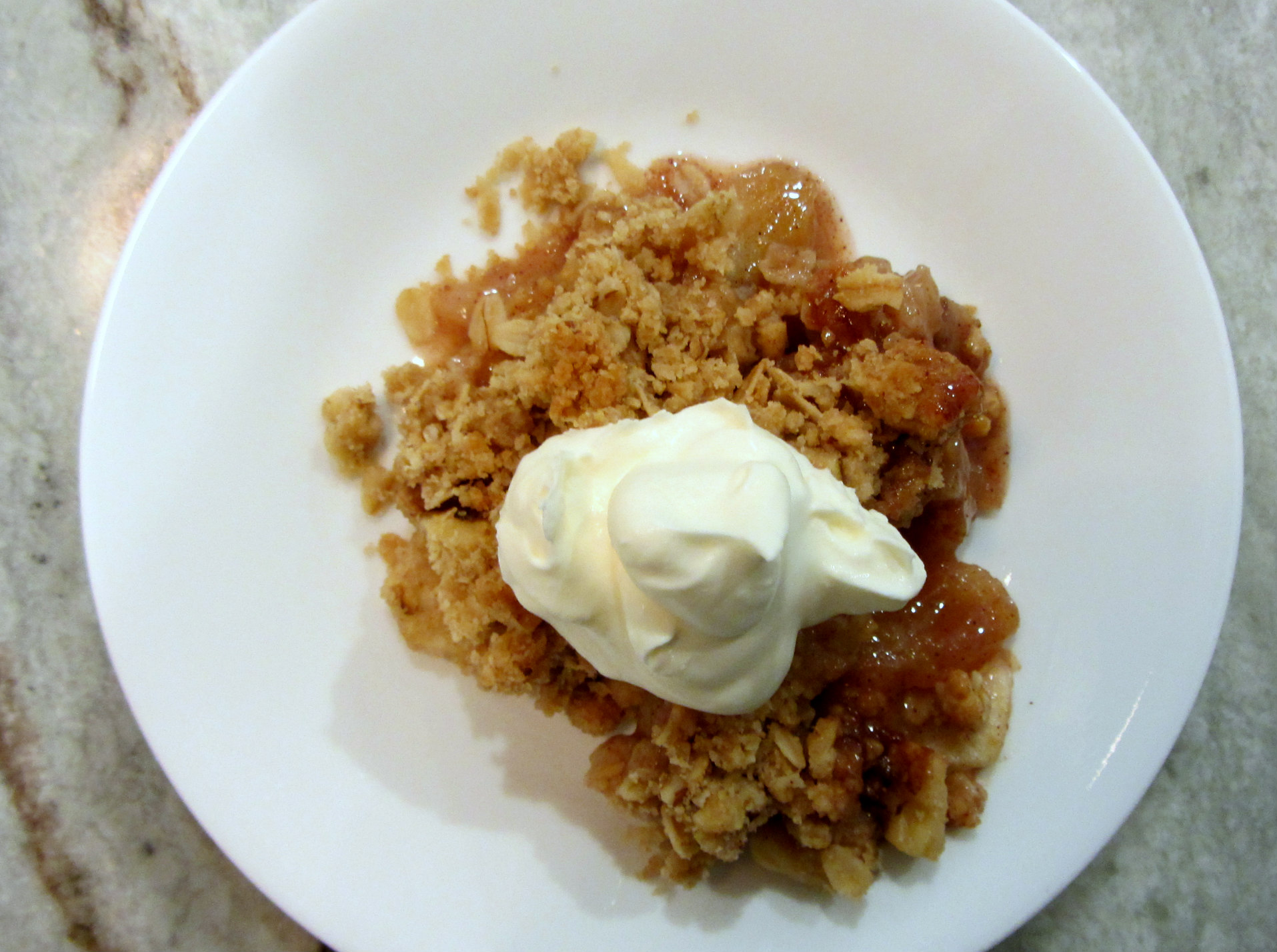Apple crumble with whipped cream