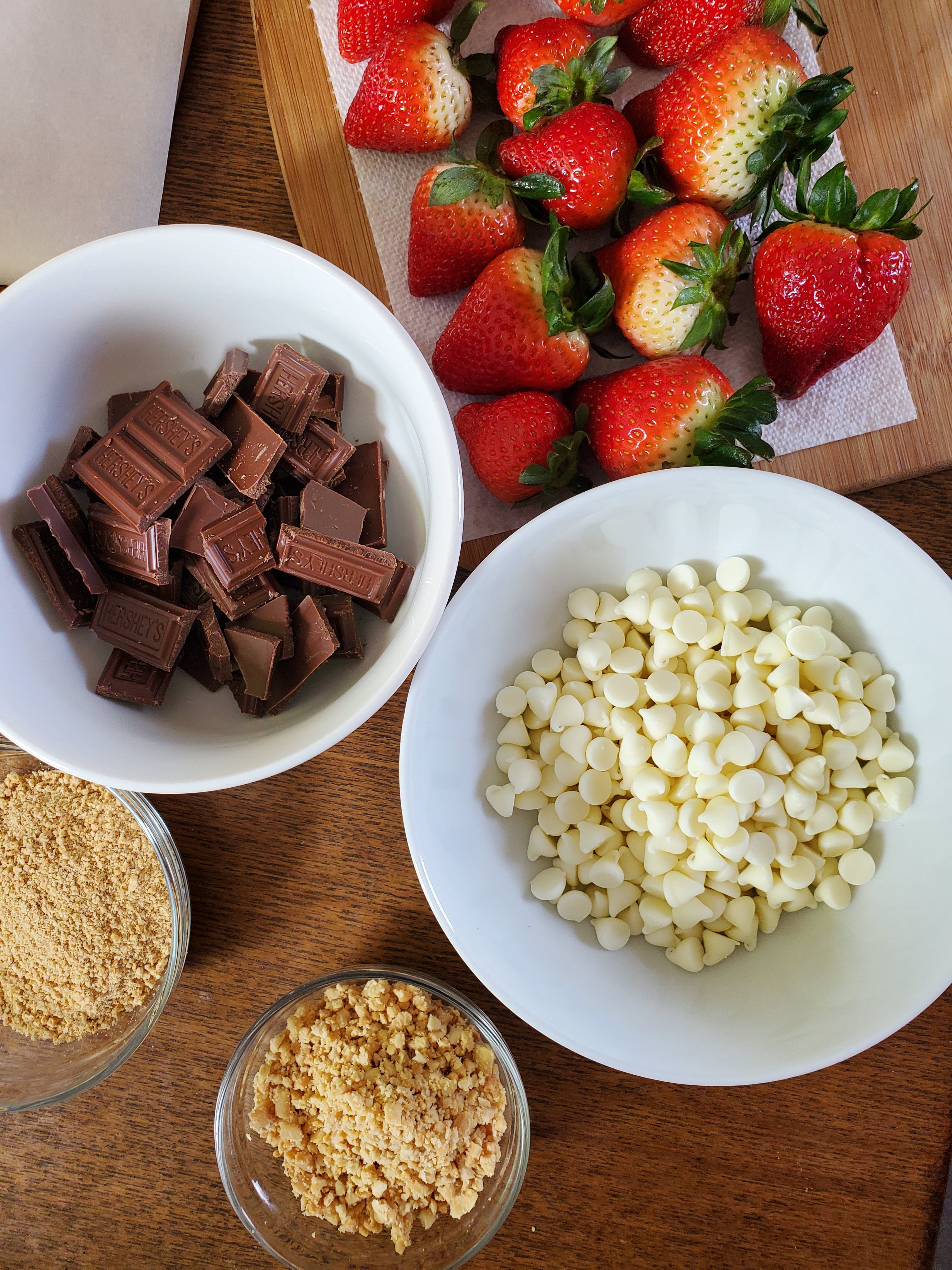 chocolate covered strawberries ingredients.jpg